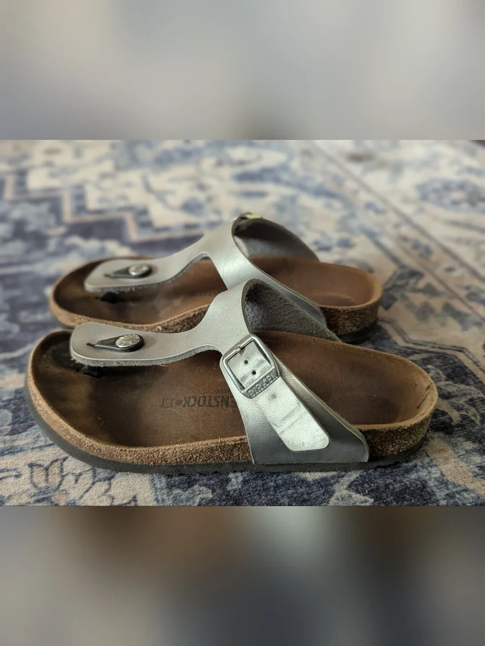 Birkenstock Gizeh Silver Sandals Size 32 Or Kids 1-1.5